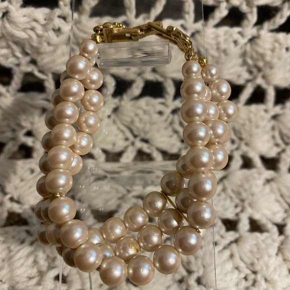 5/20 VTG Richelieu Gold tone Faux Pearl Bracelet - Picture 2 of 4